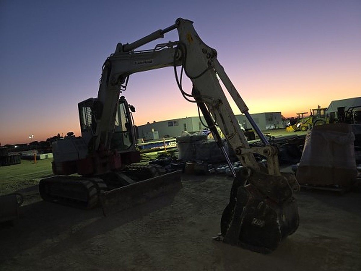 TAKEUCHI TB280FR photo 8