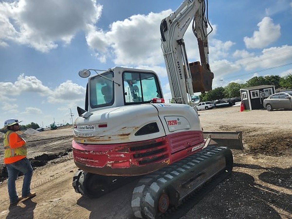TAKEUCHI TB290C photo 4