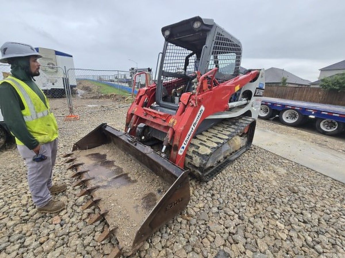 TAKEUCHI TL12R2-R photo 3