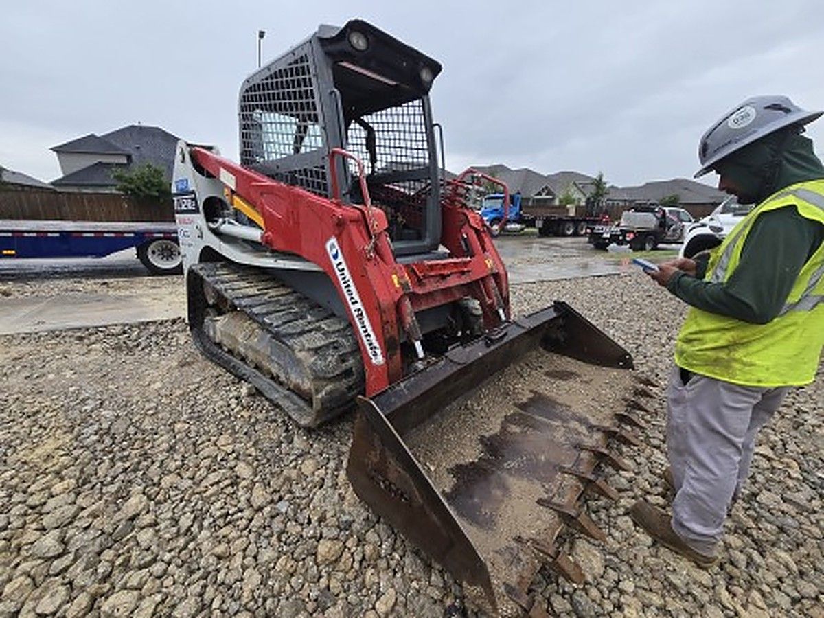 TAKEUCHI TL12R2-R photo 4