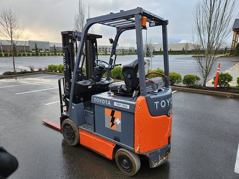 2018 TOYOTA 8FBCU25 Forklift Whse 5000# Electric