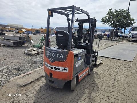2018 TOYOTA 8FBCU25 Forklift Whse 5000# Electric