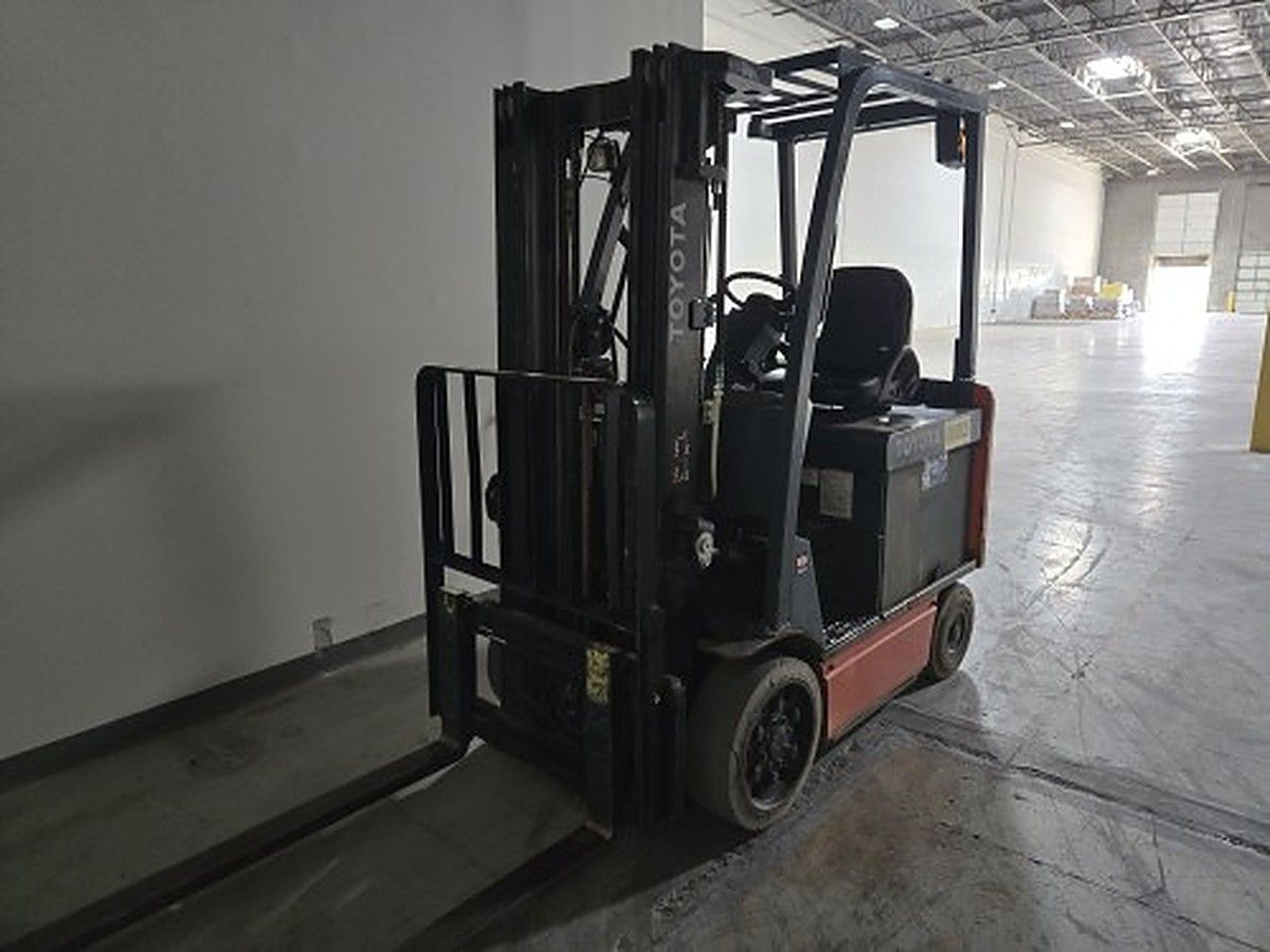 TOYOTA 8FBCU25 photo 2