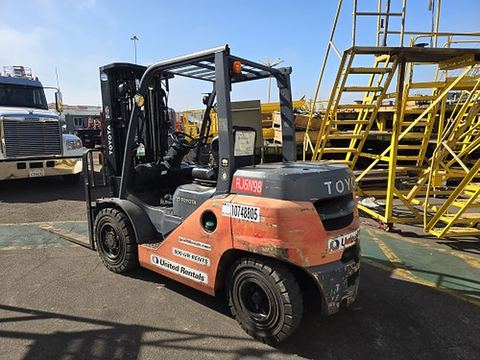 2018 TOYOTA 8FD35U Forklift Whse 8000# Diesel