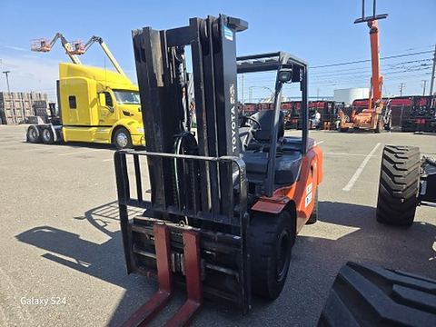 2018 TOYOTA 8FD45U Forklift Whse 10000-12500# Diesel