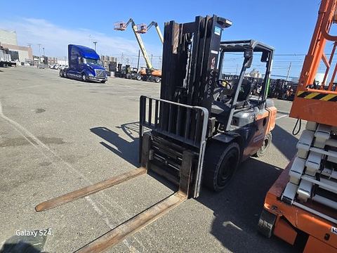 2018 TOYOTA 8FD45U Forklift Whse 10000-12500# Diesel