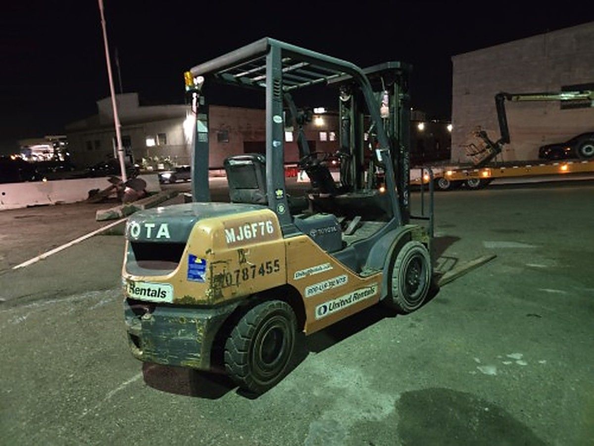 TOYOTA 8FDU30 photo 10