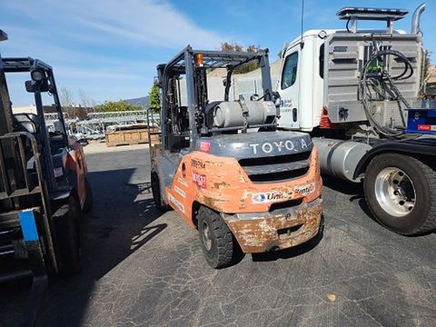 2018 TOYOTA 8FG45U Forklift Whse 10000-12500# Pneumatic
