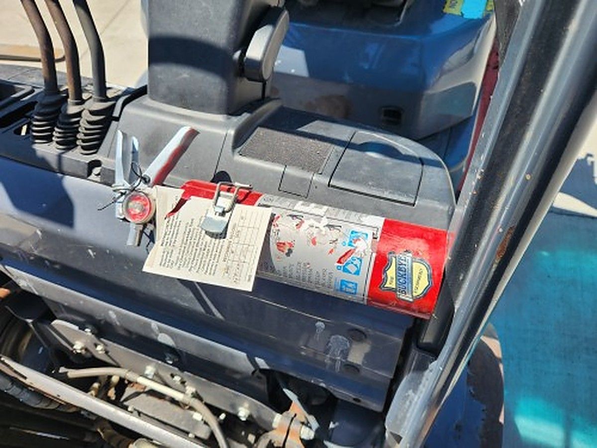 TOYOTA 8FGU25 photo 9