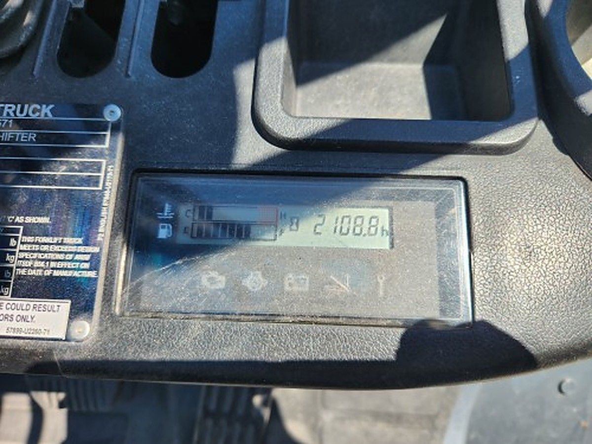 TOYOTA 8FGU25 photo 10