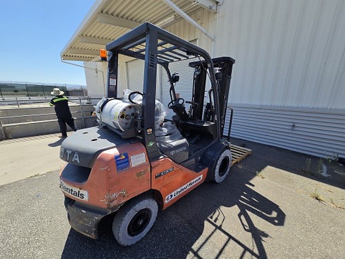 TOYOTA 8FGU25 photo 5