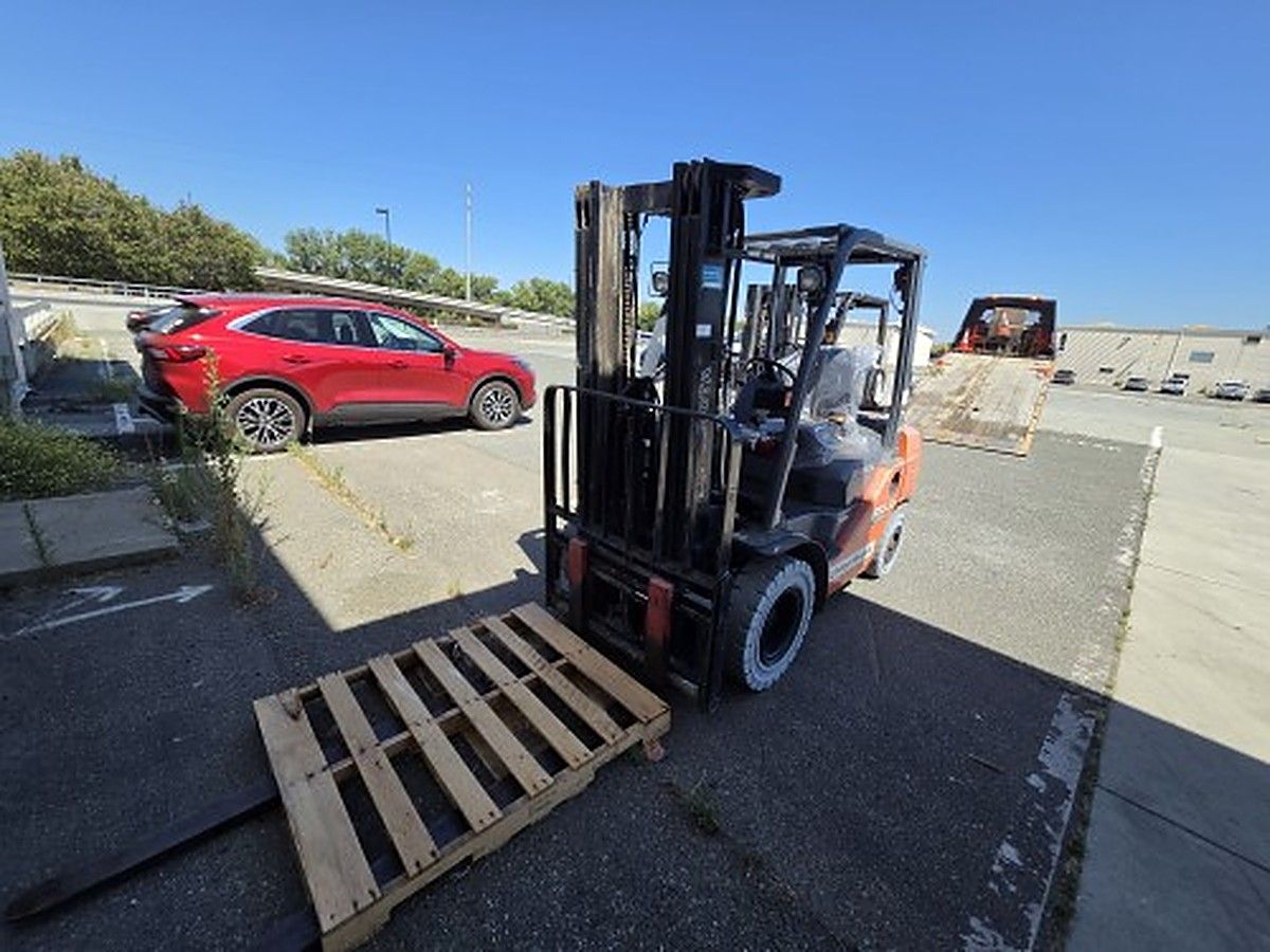 TOYOTA 8FGU25 photo 7