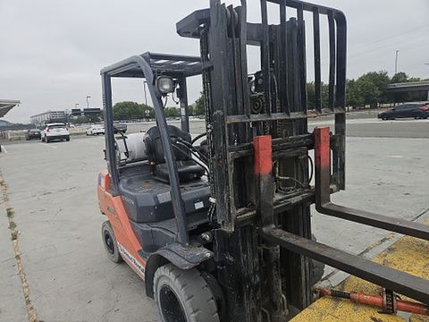 2018 TOYOTA 8FGU25 Forklift Whse 5000# Gas/Lp
