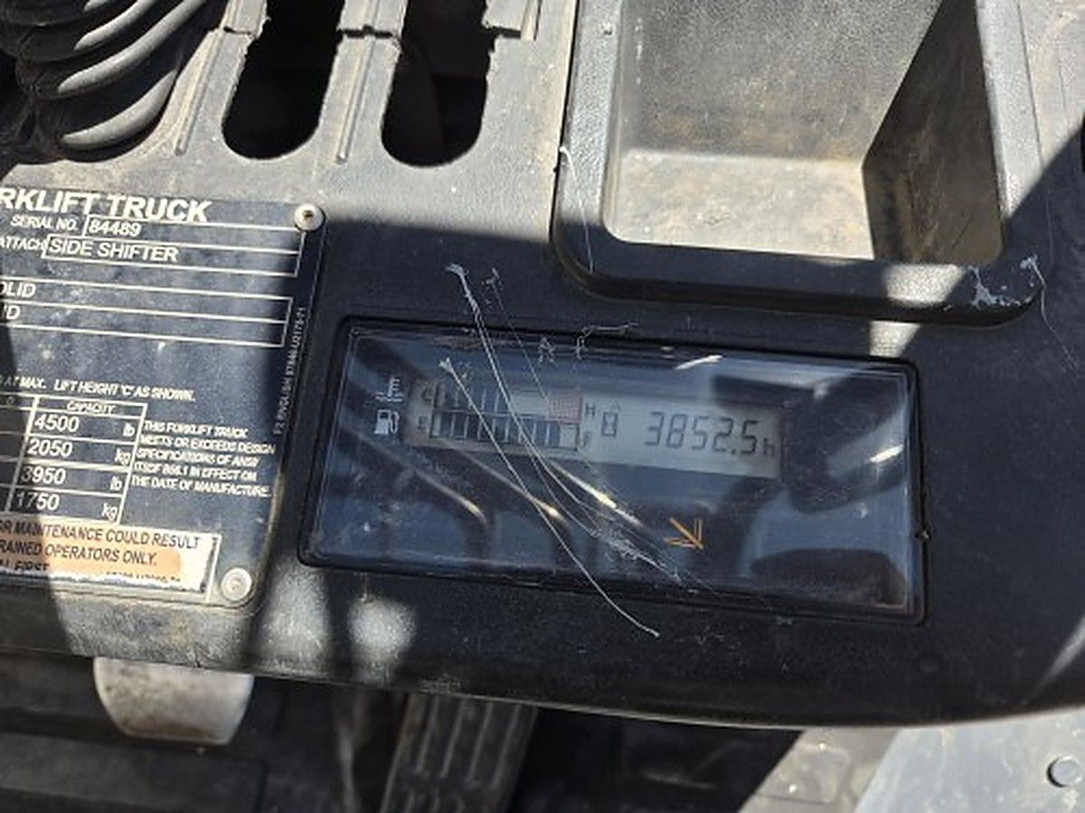 TOYOTA 8FGU25 photo 3