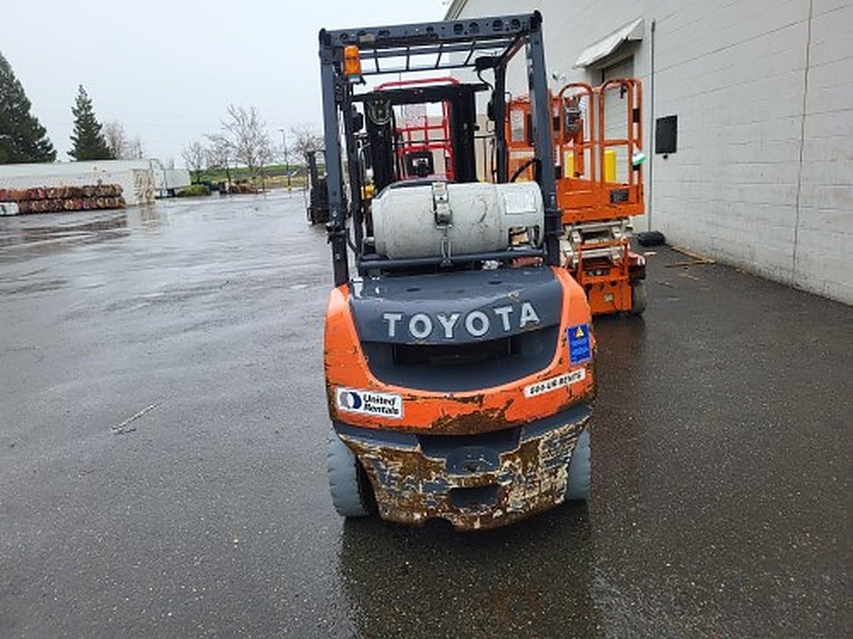 TOYOTA 8FGU25 photo 4