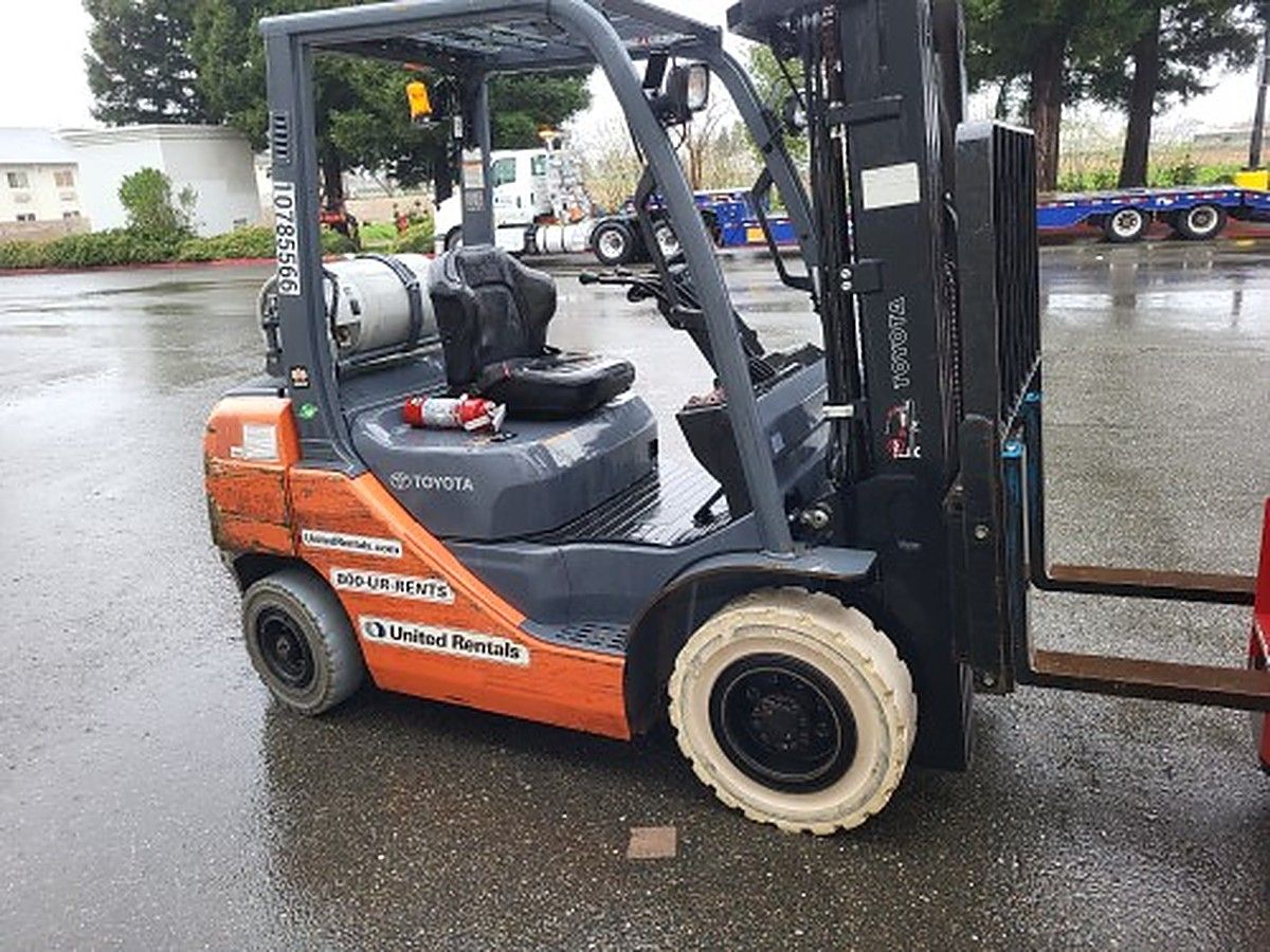TOYOTA 8FGU25 photo 10