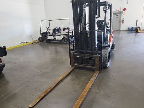 2018 TOYOTA 8FGU30 Forklift Whse 6000# Pneu Nmt Gas/Lp Quad