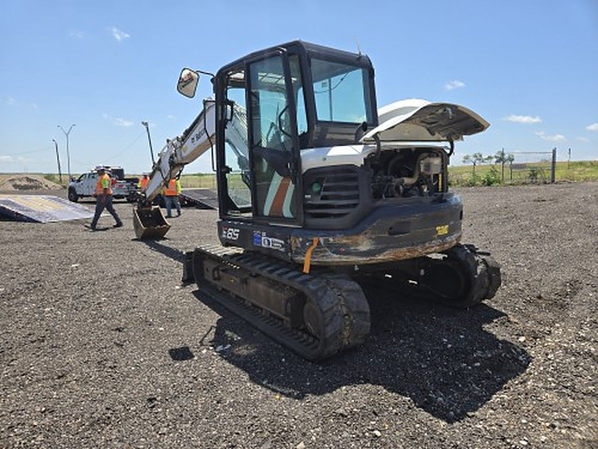 BOBCAT E85 photo 2