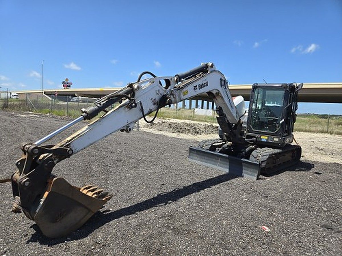 BOBCAT E85 photo 5
