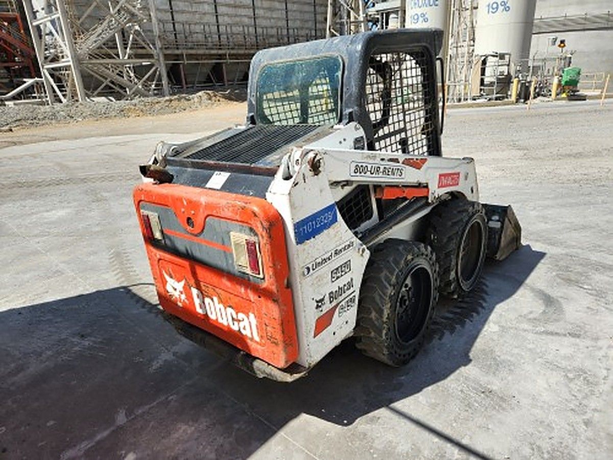 BOBCAT S450 photo 2