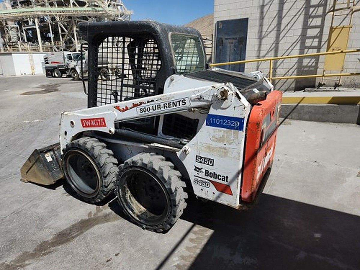 BOBCAT S450 photo 3