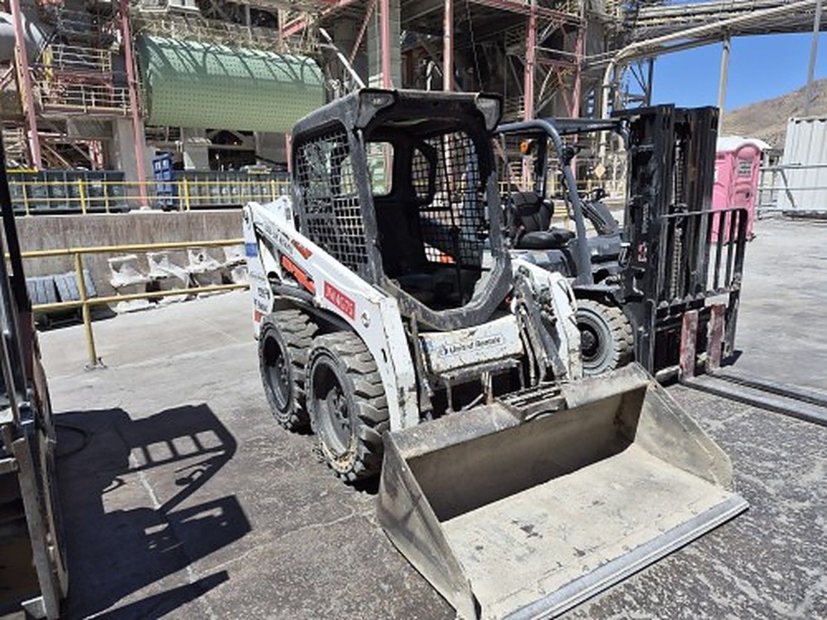 BOBCAT S450 photo 8