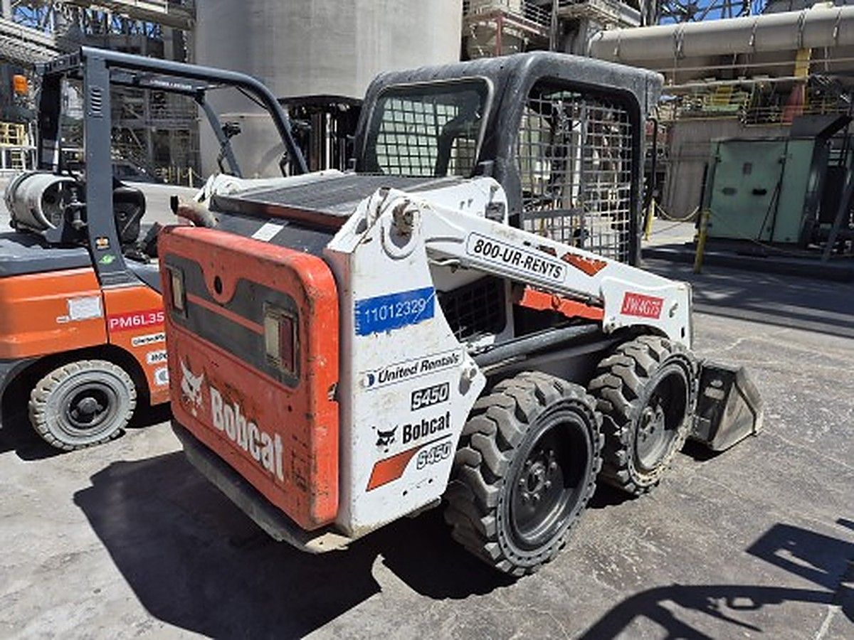 BOBCAT S450 photo 9