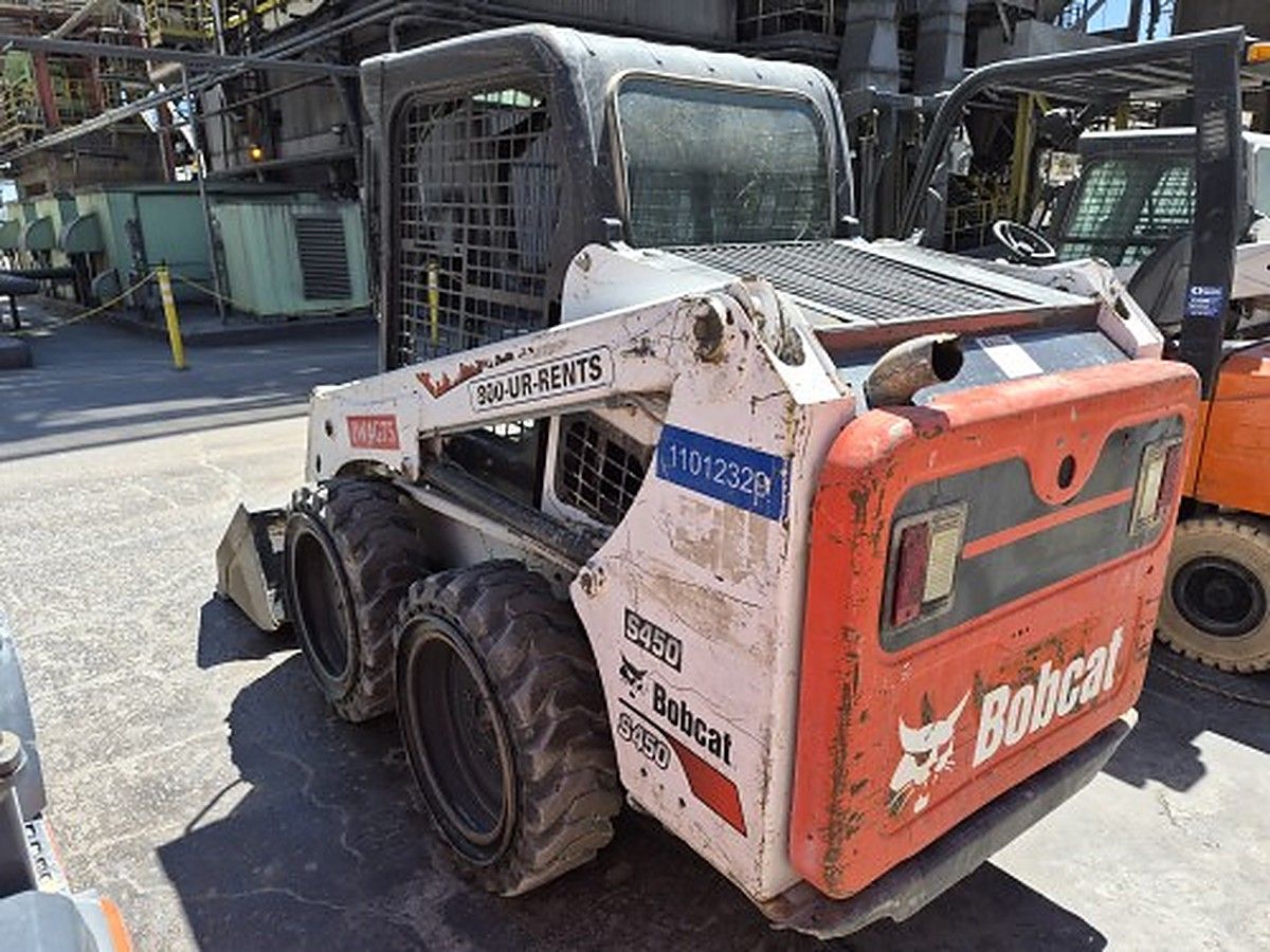 BOBCAT S450 photo 10