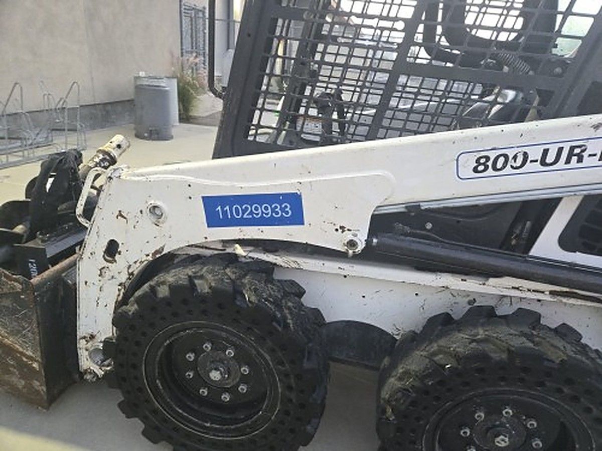 BOBCAT S450 photo 2