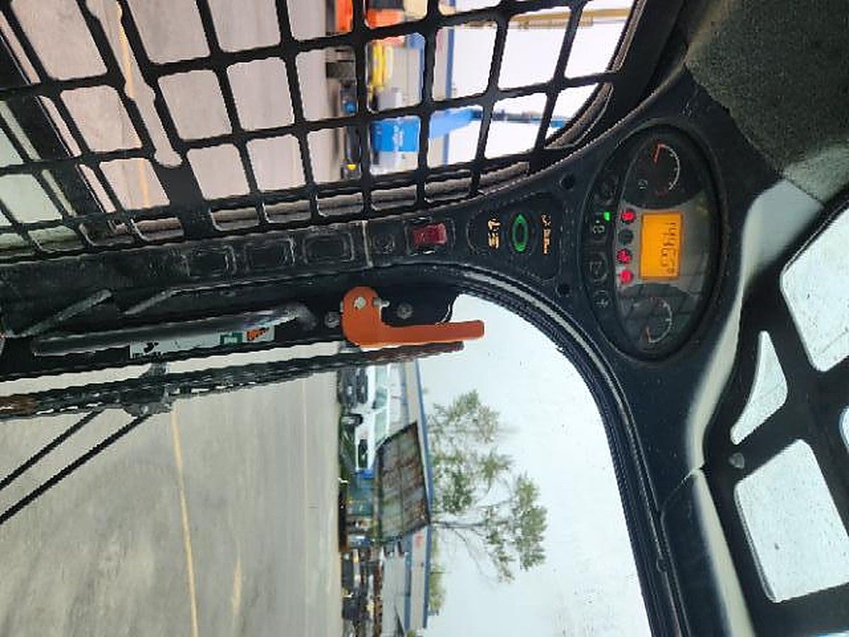 BOBCAT S550 photo 2