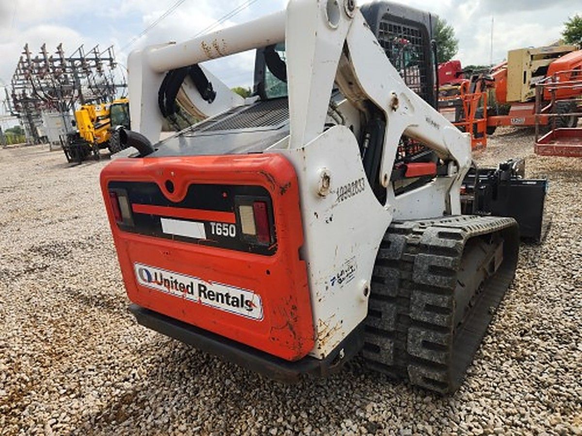 BOBCAT T650 photo 2