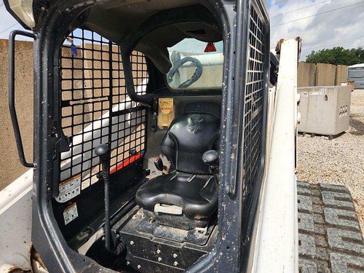 BOBCAT T650 photo 9