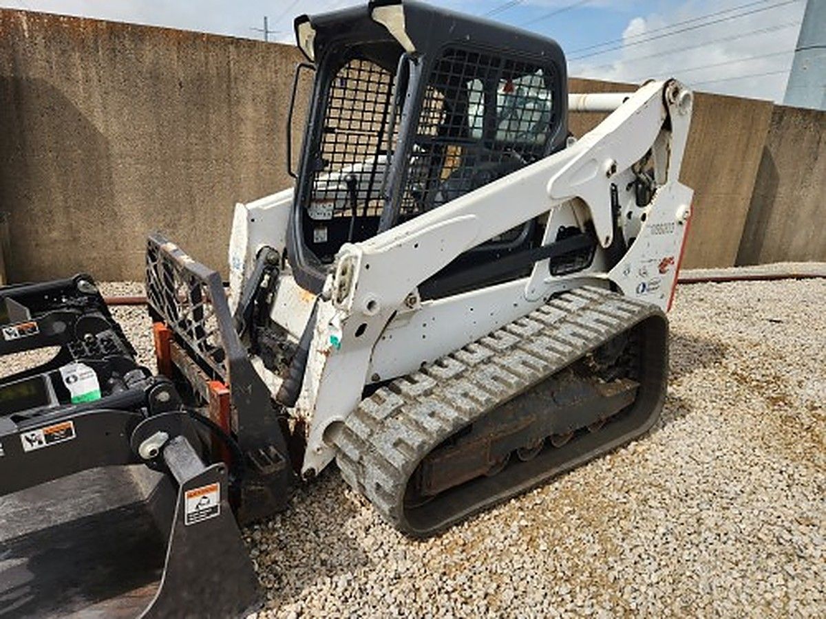 BOBCAT T650 photo 10
