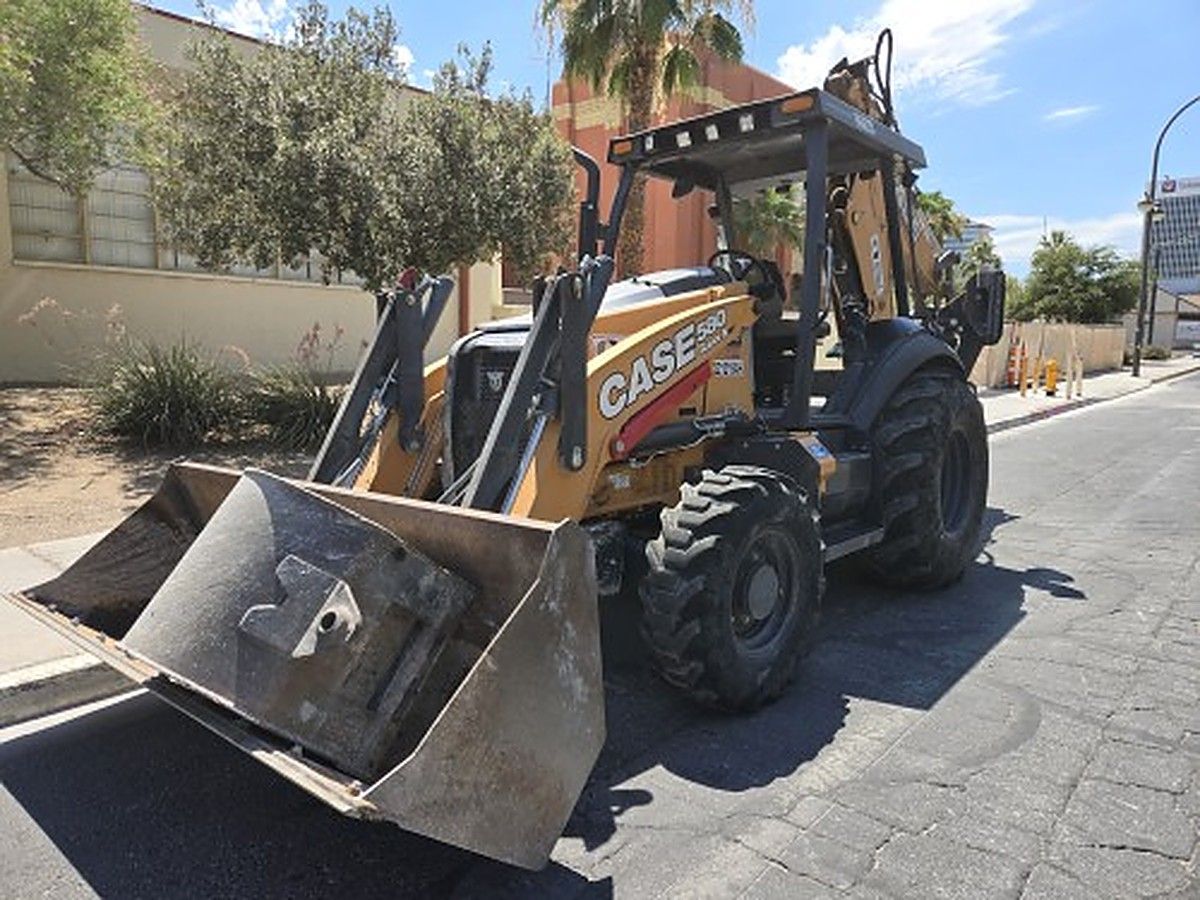 CASE 580SN photo 2
