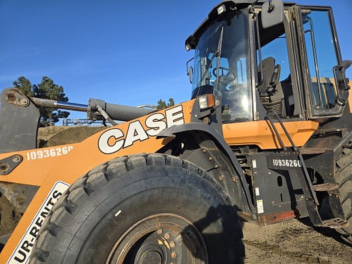 CASE 821G photo 13