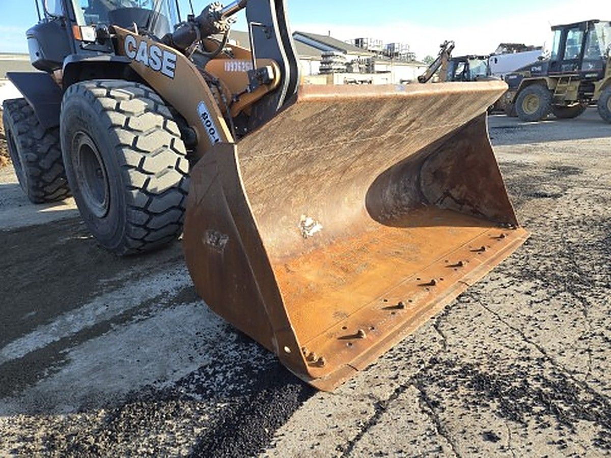 CASE 821G photo 5