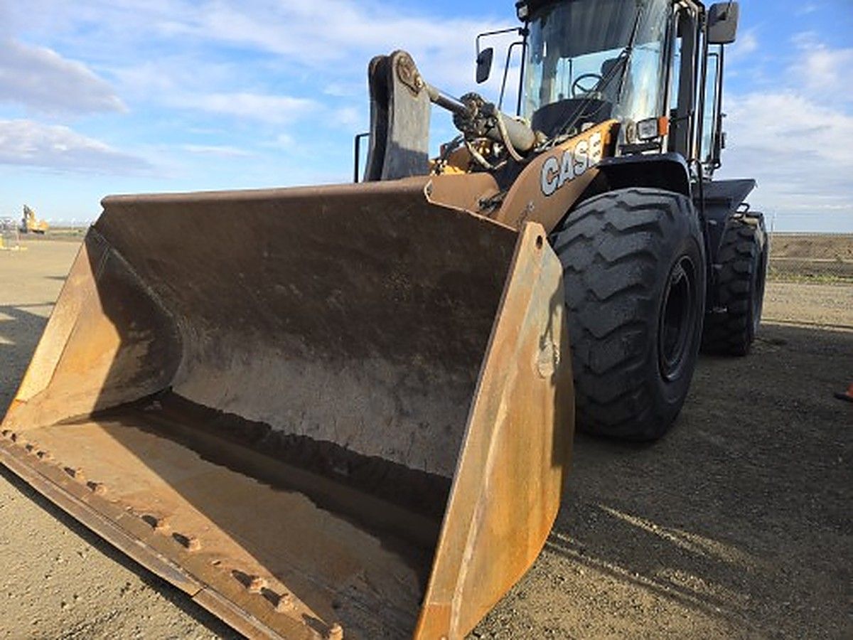 CASE 821G photo 3