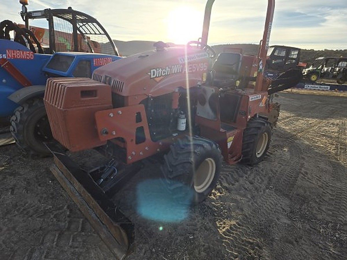 DITCHWITCH RT45 photo 5
