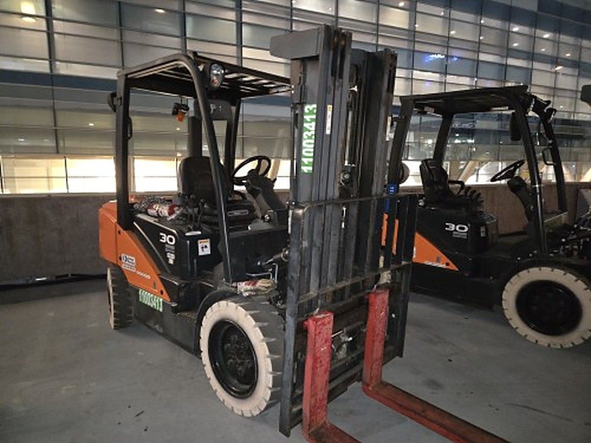 DOOSAN D30S-7 photo 2