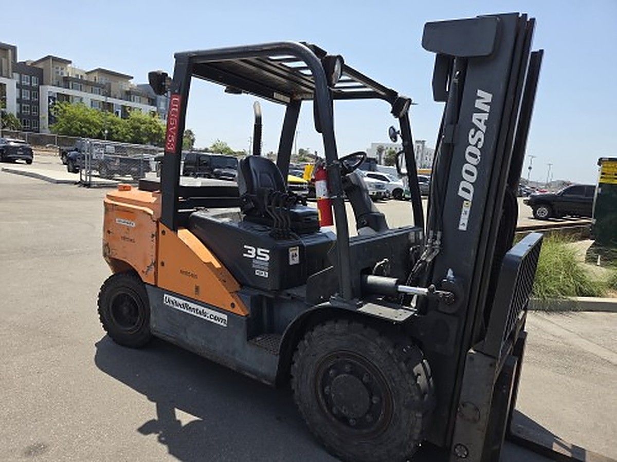 DOOSAN D35S-7 photo 2