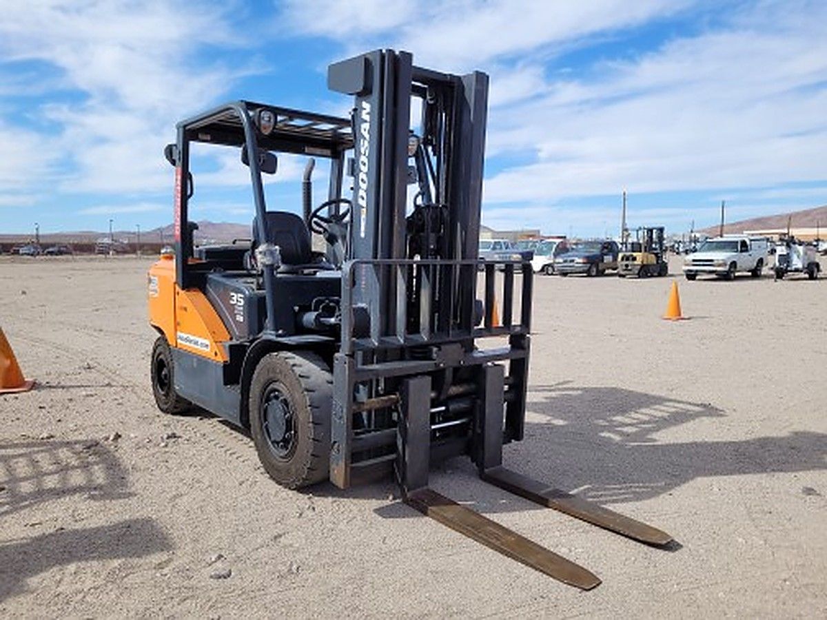 DOOSAN D35S-7 photo 2