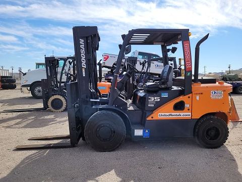2019 DOOSAN D35S-7 Forklift Whse 8000# Diesel