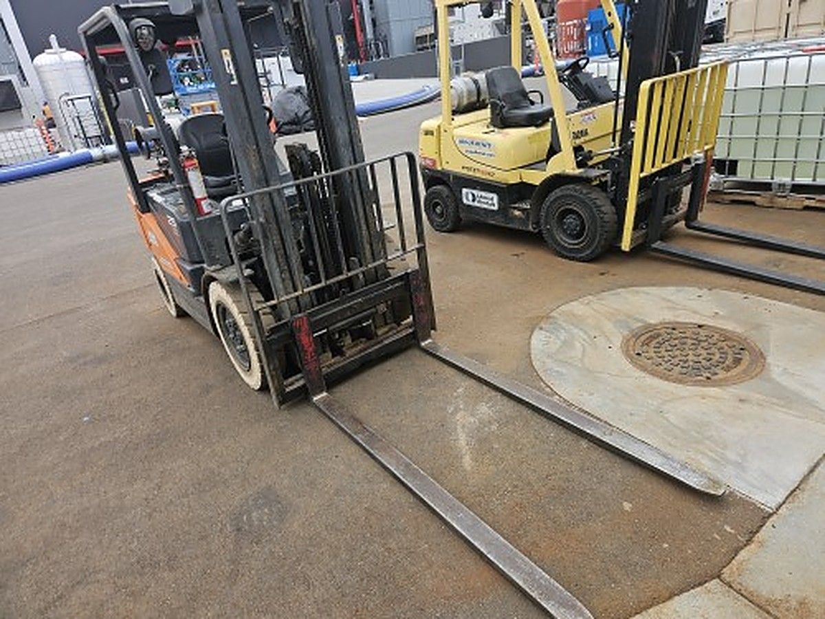 DOOSAN G25P-7DF photo 5