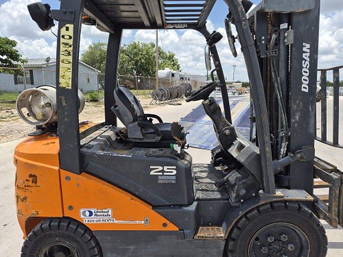 DOOSAN G25P-7DF photo 5