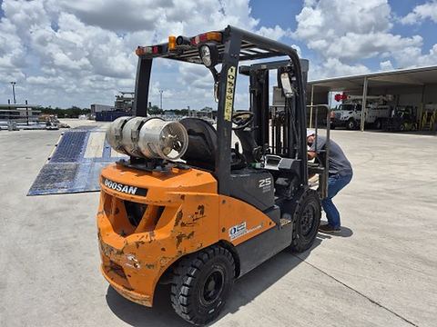 2019 DOOSAN G25P-7DF Forklift Whse 5000# Gas/Lp