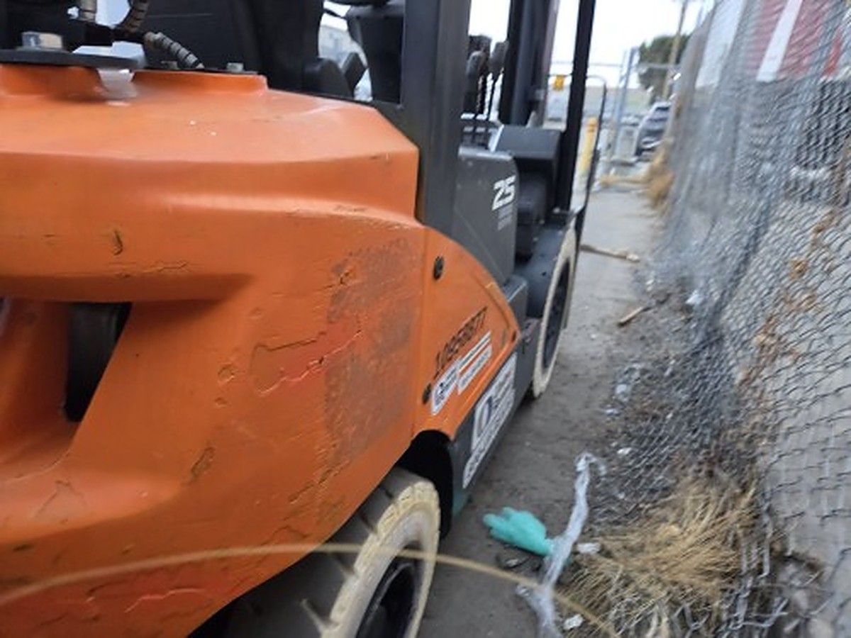 DOOSAN G25P-7DF photo 2