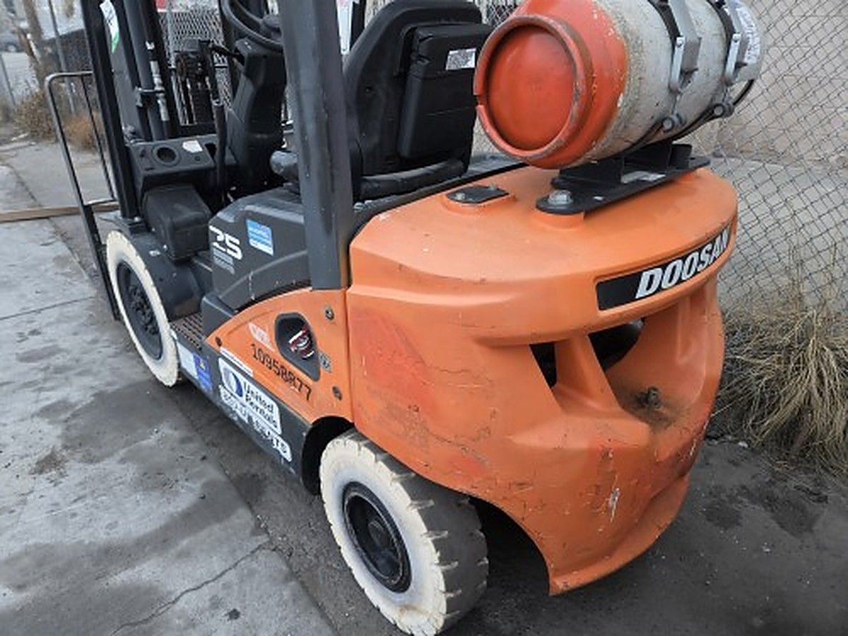 DOOSAN G25P-7DF photo 5