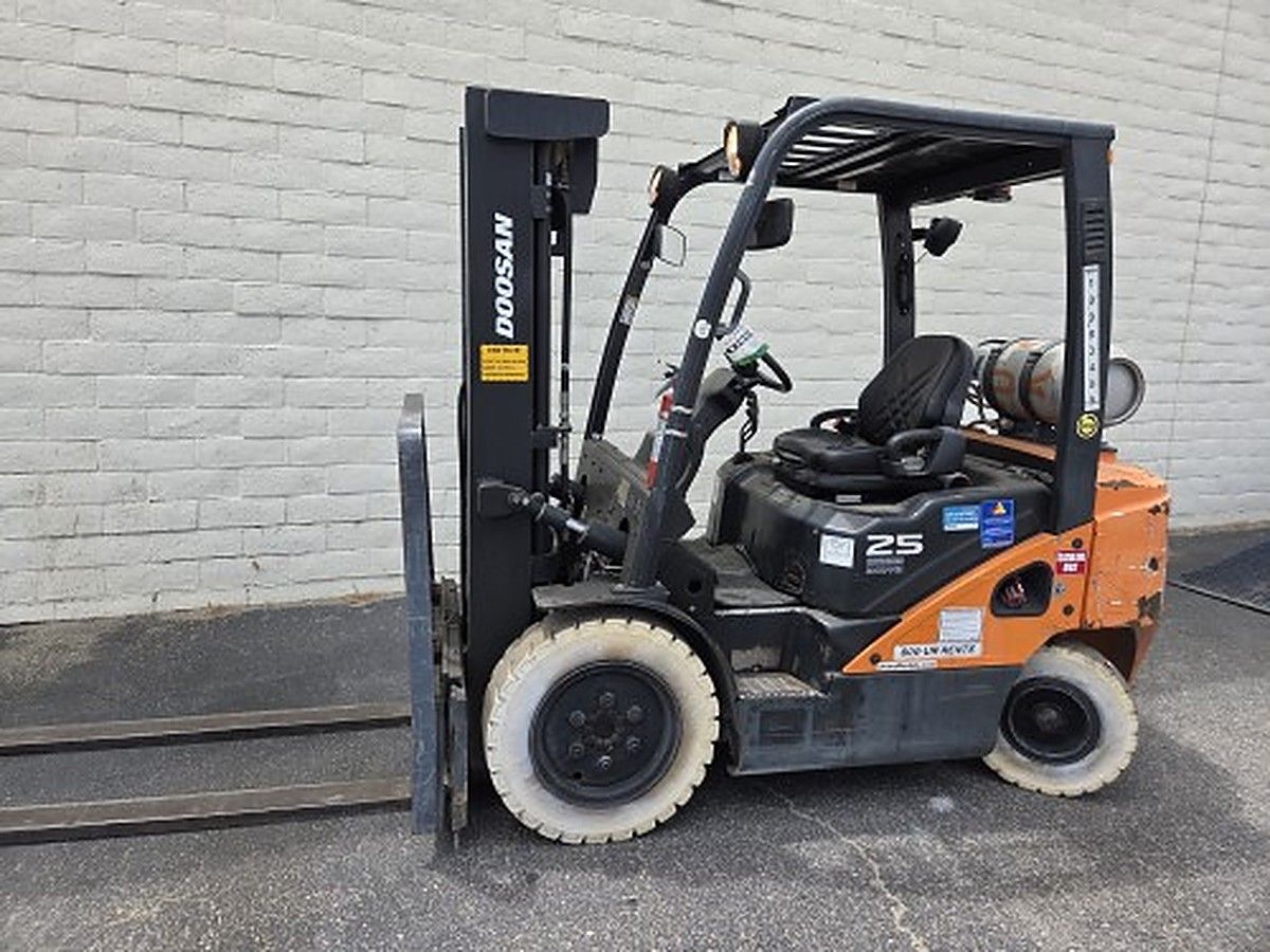 DOOSAN G25P-7DF photo 5