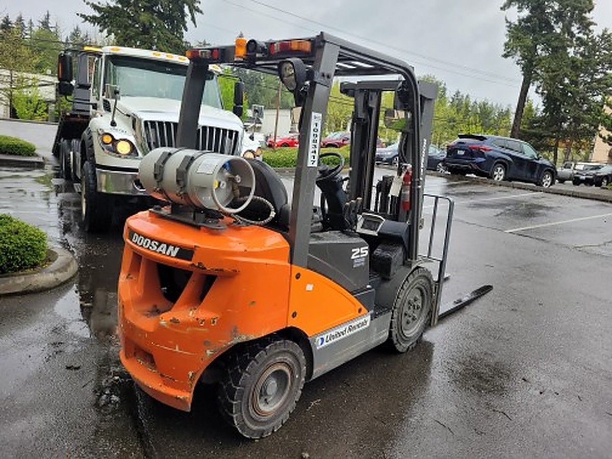 DOOSAN G25P-7DF photo 2