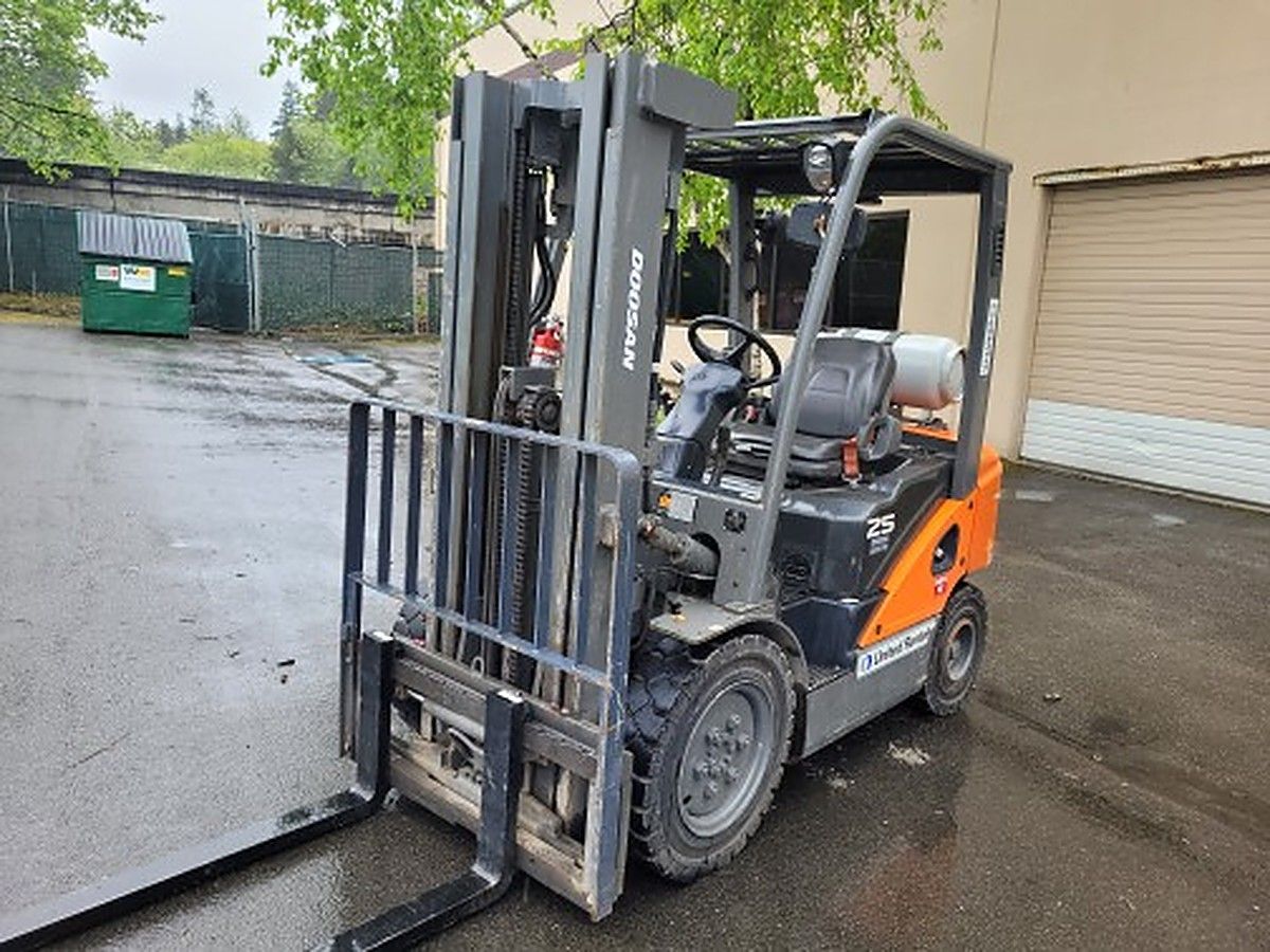 DOOSAN G25P-7DF photo 3